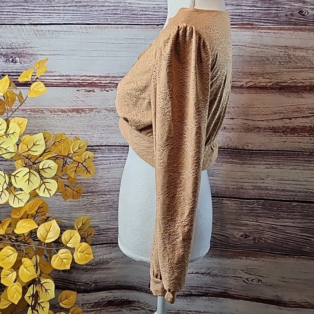 NEW URBAN ROMANTICS BROWN LONG SLEEVE EYELET PULLOVER STRETCH CROP TOP